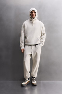 RELAXED FIT HOODIE