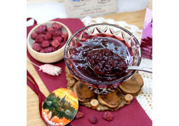 Варенье из Лесной малины баночка 300 г в коробочке с магнитиком