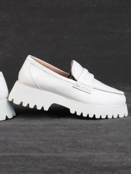 03-YP9860B WHITE Лоферы женские (натуральная кожа)