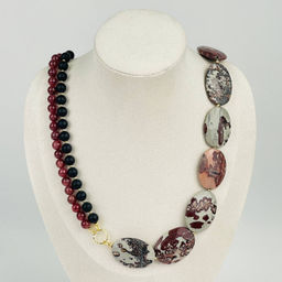 Колье из Яшмы, Клубничного кварца и Агата