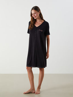 V Yaka Nak??l? K?sa Kollu Kad?n Gecelik