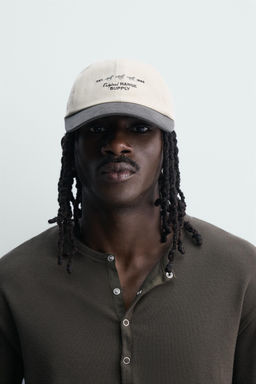 GORRA BORDADO COMBINADO / Crudo / Marino
