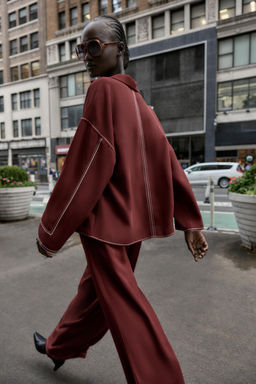 WIDE-LEG TROUSERS WITH CONTRAST TOPSTITCHING