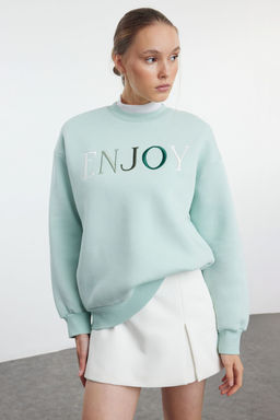 TRENDYOLMILLA Mint Slogan Nak?s Detayl? Regular/Normal Kal?p Bisiklet Yaka Orme Sweatshirt TWOAW25SW00127