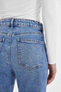 Джинсовые брюки длиной до щиколотки с высокой талией Lina Comfort Mom, потертые брюки - Defacto фото 6