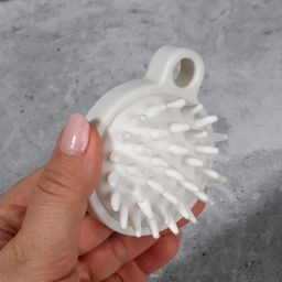 Цена за 2 шт. Щётка - массажёр для мытья головы, 8.5×6.8×3.6 см, белая