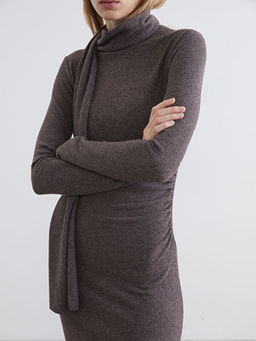 D?k?ml? Yaka B?zg?l? Elbise