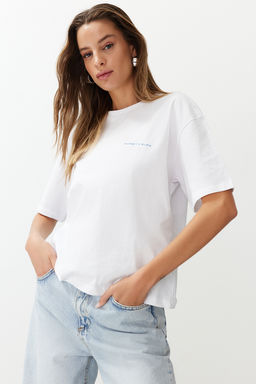 TRENDYOLMILLA Beyaz Premium %100 Pamuk Bask?l? Relaxed/Rahat Kal?p Orme T-Shirt TWOSS24TS00172  фото 10
