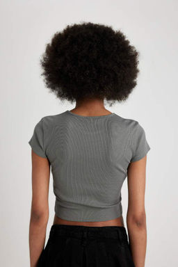 Приталенная футболка с короткими рукавами и круглым вырезом в рубчик с принтом - Defacto фото 6