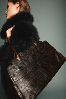 LEATHER MAXI CITY BAG