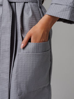 Женский укороченный вафельный халат с планкой серый В-11 (20)