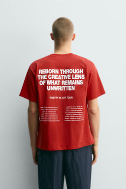 CAMISETA GR?FICO CONTRASTE / Blanco / Rojo