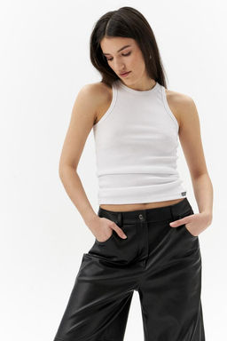 Майка с открытыми плечами в рубчик