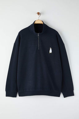 Lacivert Yeni Oversize Buyuk Beden Dokulu Dik Yaka Penguen Nak?sl? Sweatshirt TMNAW26AO00000