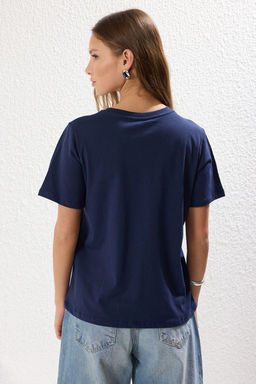 TRENDYOLMILLA Lacivert Tasl? Regular/Normal Kal?p Orme T-Shirt TWOSS25TS00038 фото 5
