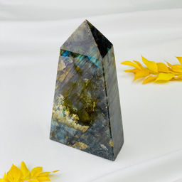 Кристалл из Лабрадора