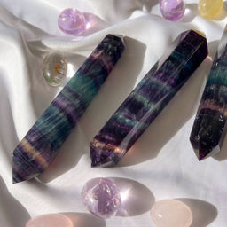 Кристалл двухконечный из Флюорита