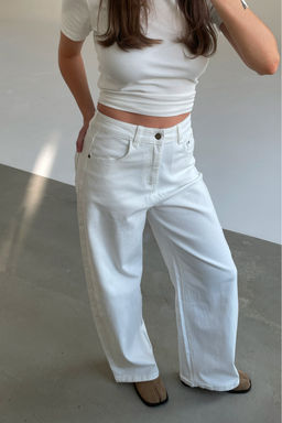 Джинсы свободные Белый