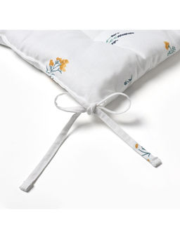 Подушка на стул Этель. Полевые цветочки, 42?42?7 см, белая