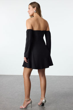 TRENDYOLMILLA Siyah A-Kesim Carmen Yaka Tas Bask? Dokuma Mini Elbise TPRAW25EL00061  фото 5