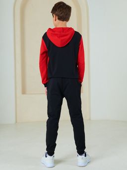 Костюм спортивный