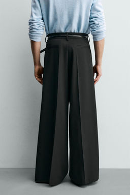 PANTAL?N WIDE FIT PLIEGUES / Negro