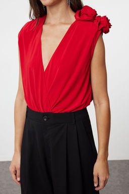 K?rm?z? Gul Detayl? Derin V Yaka Orme Body TPRSS24BD00024 - Trendyolmilla фото 3