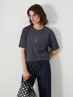 Bisiklet Yaka Kalp Nak??l? Oversize Kad?n Ti??rt