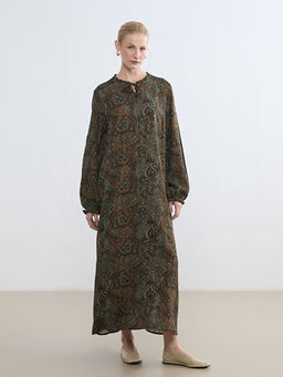 Ba?lamal? Yaka Desenli Elbise