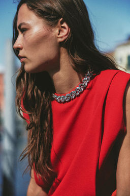 TOP HOMBRERAS CUELLO JOYA / Rojo - Zara фото 4