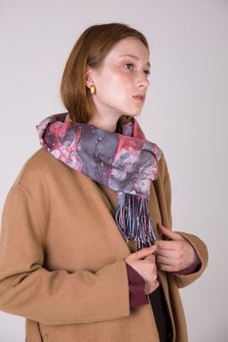 Палантин из полиэстера и вискозы с бахромой