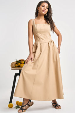 Сарафан джинсовый с корсетными линиями песочный