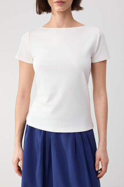 Wardrobe Essentials-Ekru Fitted/Vucuda Oturan Kay?k Yaka K?sa Kollu Orme T-Shirt TWOSS26TS00070