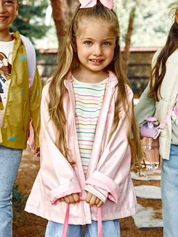 K?z Bebek Serin G?nlerin Oyun Arkada?? Ya?murlu?u