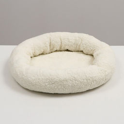 Лежанка для собак и кошек Уют, мягкий мех, 50 х 42 х 11 см, молочная