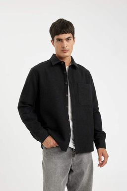 Рубашка стандартного кроя с воротником-поло и длинными рукавами