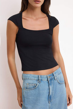 Siyah Fitted/Vucuda Oturan Havuz Yaka Ay Kol K?sa Kollu Yumusak Orme Bluz TWOSS26BZ00516 - Trendyolmilla фото 3