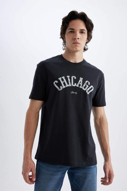 Футболка стандартного кроя с круглым вырезом и короткими рукавами с принтом