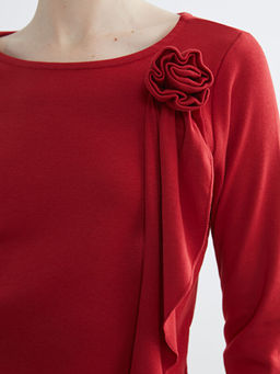 Bisiklet Yaka ?i?ek Aplikeli Kad?n Ti??rt