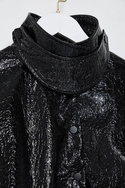 TRENDYOLMILLA Siyah Oversize Parlak Pelerin Mont TWOAW25MO00181  фото 7