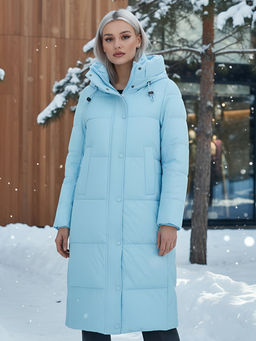 Пальто утепленное стеганное зимнее с капюшоном женское голубого цвета 9601Gl