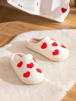 Kalp Desenli Kad?n Ev Terli?i