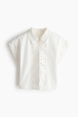 Camisa en sarga de algod?n con ribetes de encaje