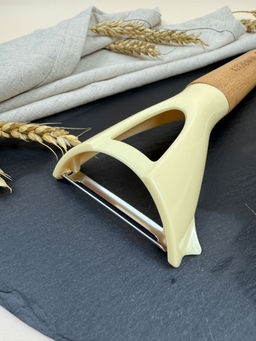 Овощечистка с деревянной ручкой Kitchenware OLS-414-1