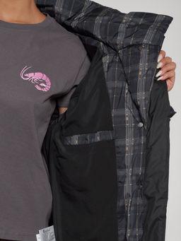 Зимняя женская куртка модная с капюшоном черного цвета 133105Ch