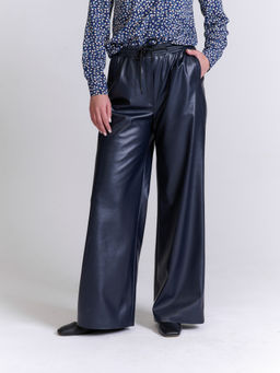 Широкие брюки из экокожи