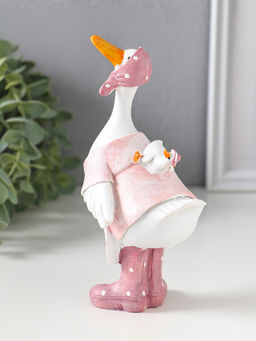 Фигурка полистоун «Гусыня в розовой косынке, с малышом на спине», 9×6.5×15 см
