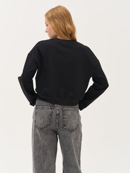 Свитшот укороченный с декором "Уголь" женский