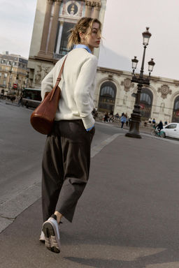 MID-WAIST TROUSERS WITH PLEATS AND ELASTICATED BACK - Zara фото 3