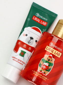 Подарочный набор новогодний Дед Мороз, гель для душа, кружка, мочалка и крем для рук, URAL LAB